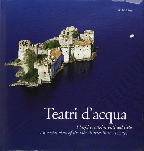 Di Vincenzo,Riccardo. - Teatri d'acqua. I laghi prealpini visti dal cielo. An aerial view of the lake district in the Prealps.