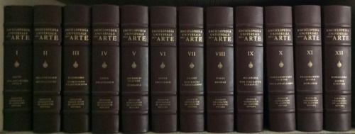 Pallottino,Massimo (sotto la direzione di). - Enciclopedia Universale dell'Arte. Vol.I:pp.XXX-847, 494 tavv.ft.