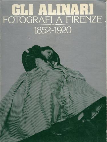 Catalogo della Mostra: - Gli Alinari, fotografi a Firenze, 1852-1920.