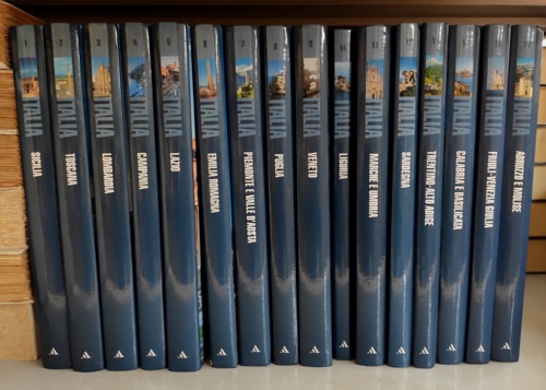 -- - Italia. Ogni volume  relativo ad una