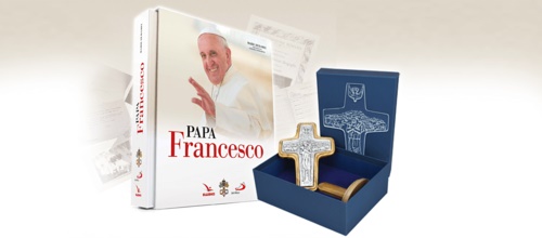 La Croce di Papa Francesco  e il suo libro sulla sua vita.