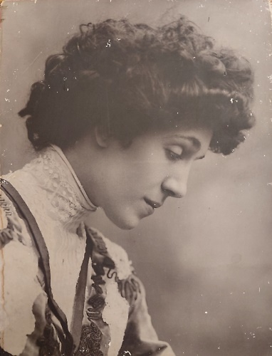 Ritratto di donna. (Eleonora Duse?).